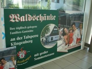 bedrucktes Werbeschild