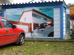 Beispiele von bedruckten Werbeplanen – Designs66